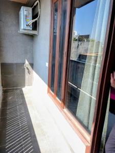 Rose Room Comfy Stay Couples & Family Friendly Close to Saket Metro station