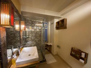 MeenaBagh Homes