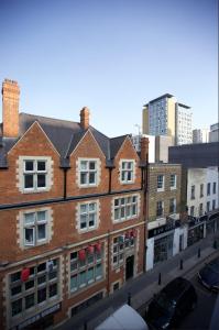 Stylish Modern Apartment by Aldgate East Station 5