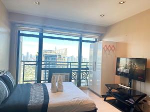 Studio Unit with Balcony in The Gramercy Residences