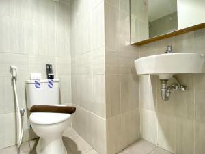 Modern Look and Warm Studio at Vasanta Innopark Apartment By Travelio