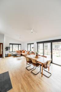 Jimmara House Modern central holiday home