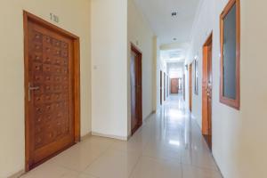 RedDoorz near Pasar Pagi 2 by Cassana