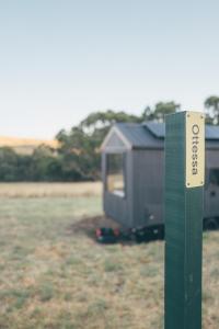Off-Grid Cabin Nestled in Nature - Pet Friendly - Ottessa