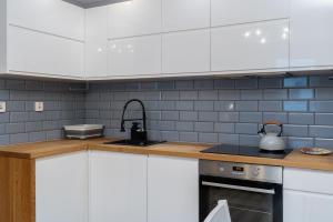 Osiedle Avia Cosy Apartment by BookingHost