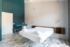 Habitación con cama grande