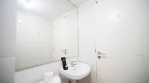 Modern and Cozy Stay Studio Apartment at Tanglin Supermall Mansion By Travelio