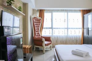 Warm and Good Deal Studio Springlake Summarecon Bekasi Apartment By Travelio