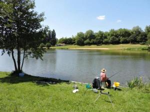 Campings Camping du Lac de Pouzauges a 15- du PuyduFou : photos des chambres