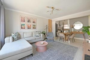 Modern Apt with Beautiful Views and Short Walk to Beach