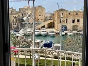Mediterranea Waterfront house - By Valletta Ferry & Free Parking - Cospicua