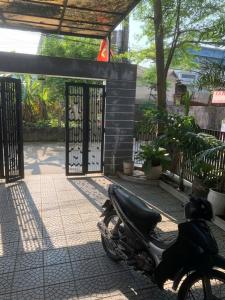 Phòng có ban công, sử dụng phòng tắm ở bên ngoài phòng ngủ - Kemnpi2 Homestay