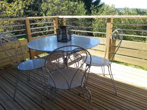 Appartements GITE LE CALOU AVEC JACUZZI situe a St Laurent-en-Grandvaux - du samedi au samedi uniquement : photos des chambres