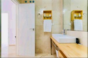 Luxury duplex-direct ocean view