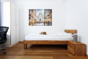 Spacious Group Apartment with Balcony