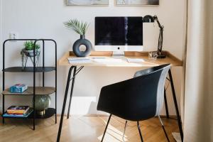 Prague Days - One-bedroom Apartment with Netflix and Workspace with iMac in New Town