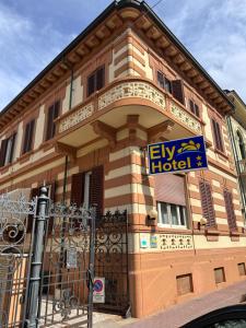 Hotel Ely - Ubytování bez kategorie ve městě Viareggio