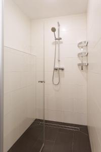 Spacious Group Apartment with Balcony