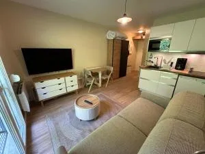 Rouen, studio, lumineux avec parking souterrain, Ménage et linge inclus - Darnétal