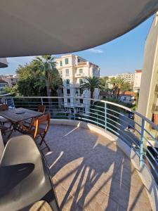 Juan-les-Pins, superbe studio vue mer grande Terrace cuisine séparée