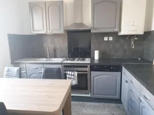 Mt St Martin ,1er étage, 3 lits doubles séparés - 默桑西