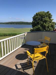 Ferienwohnung-6-direkt-am-Wasser-im-Gut-Grubnow-Ruegen