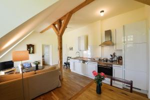 Ferienwohnung-6-direkt-am-Wasser-im-Gut-Grubnow-Ruegen