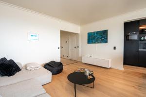 Stunning views over Ostend with garage