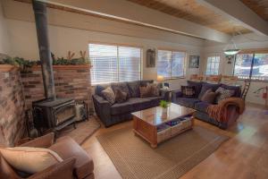 Cozy Mountain Hideaway home