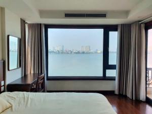 Lakeside Retreat - Tay Ho