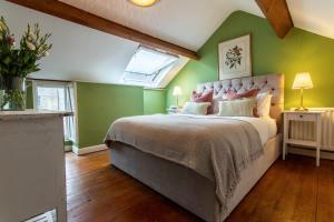 Chez Nous - central Maisonette - Bath Surrounds