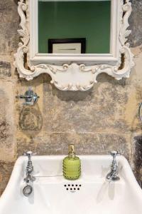 Chez Nous - central Maisonette - Bath Surrounds