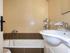 Nikos Home - shared pool - 1 km from the beach