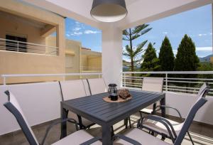 Nikos Home - shared pool - 1 km from the beach