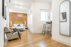 Artistic and Spacious Apartment by REMS