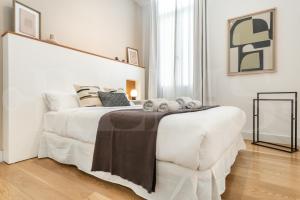 Artistic and Spacious Apartment by REMS