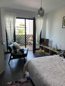 Appartements Grand Studio avec Parking et Wifi : photos des chambres