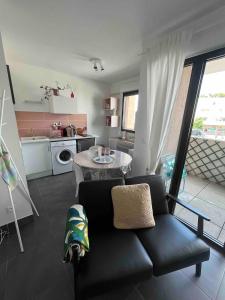 Appartements Grand Studio avec Parking et Wifi : photos des chambres