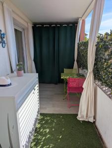 Appartements Appartement tout confort Residence piscine 5 minutes de la plage Meze : photos des chambres