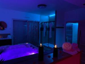 Love hotels Les Nids Guerandais - Loverooms : Suite Lit Queen-Size avec Baignoire Spa
