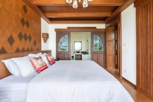 Thai Villa Melitta Bangrak Bohput, Beach, Pool, SeaViews, 6-enSuite, Full Villa, Luxury, AAA Location Koh Samui
