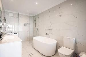 5BDRM Panoramic Waterfront Jetty and Pool