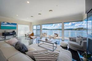 5BDRM Panoramic Waterfront Jetty and Pool