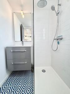 Maisons de vacances Maisonnette refaite a neuf - Jardin - Piscine : photos des chambres