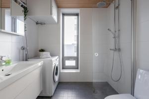 Newly Built 1BR Apartment with Balcony next to Railway Station & Downtown