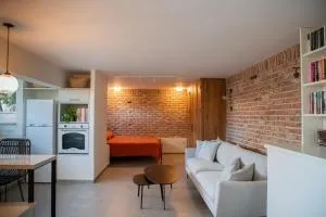 A moment of silence - Nesher