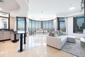 Prime Location - 2BR with Spectacular Sea View