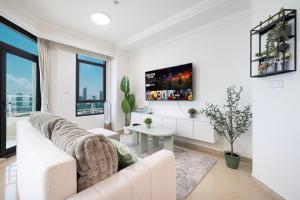 Prime Location - 2BR with Spectacular Sea View