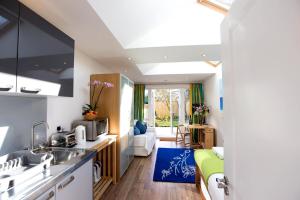 Sunny Studio with privacy and parking in Oxford