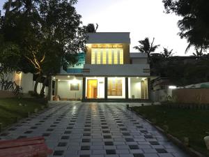 Elegant Minimalist Villa